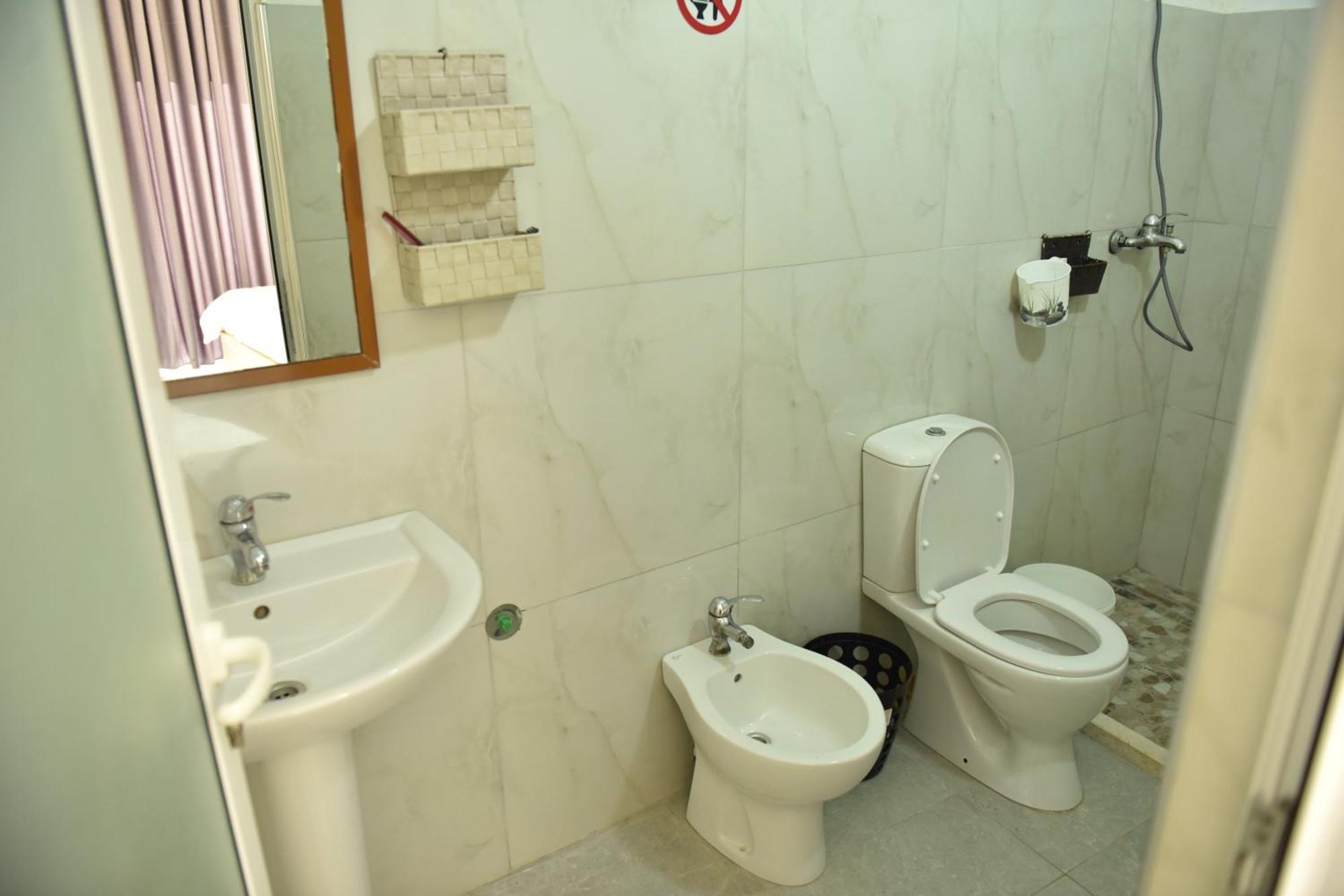 Hotel Termal Peshkopi Oda fotoğraf